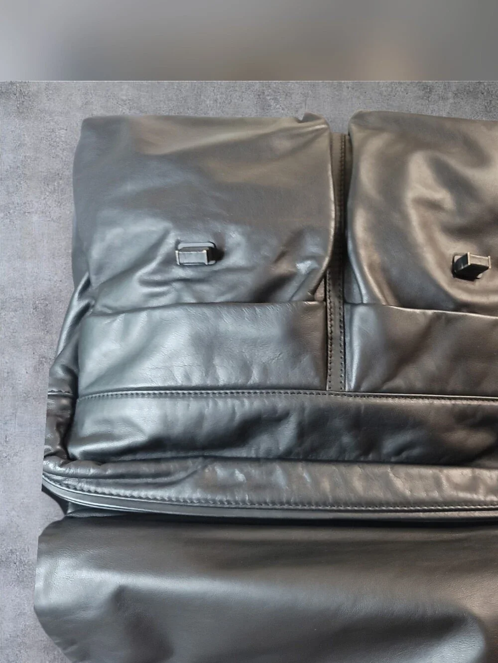 Giorgio Armani Mens Black Calfskin Leather Messenger Bag EUC